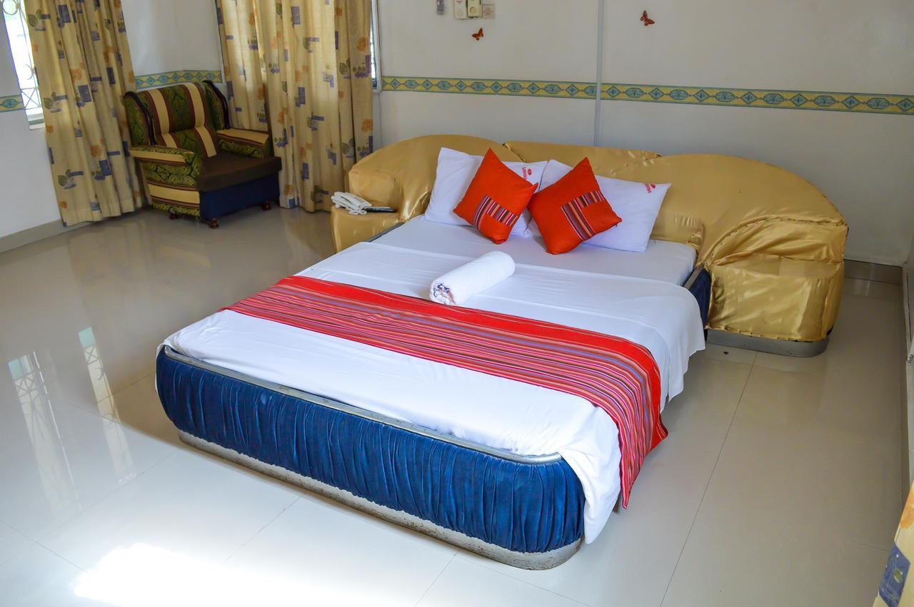 Sanana Conference Center And Holiday Resort Момбаса Екстериор снимка